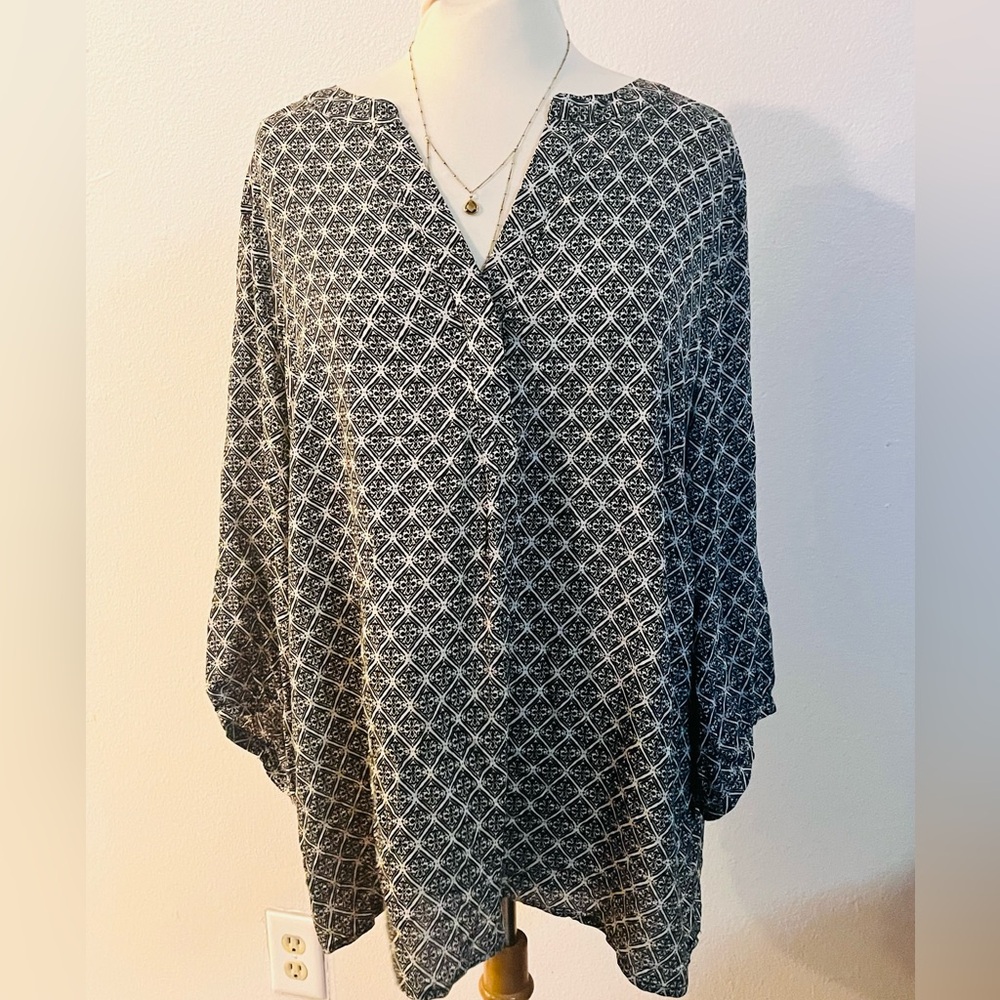 Marisa Christina Plus V-neck relaxed blouse